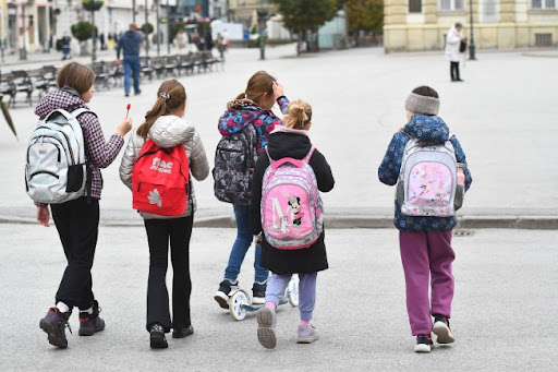 MUP apeluje na vozače da obrate posebnu pažnju u zonama škola, zbog završetka raspusta