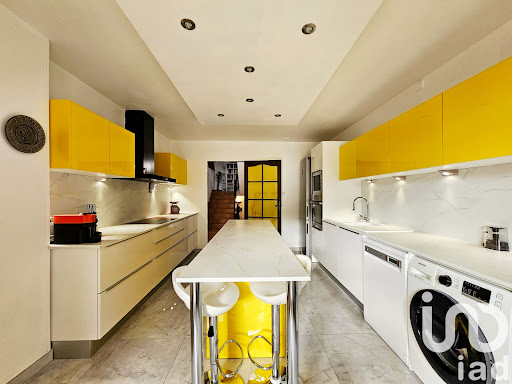 House with pool and terrace 4