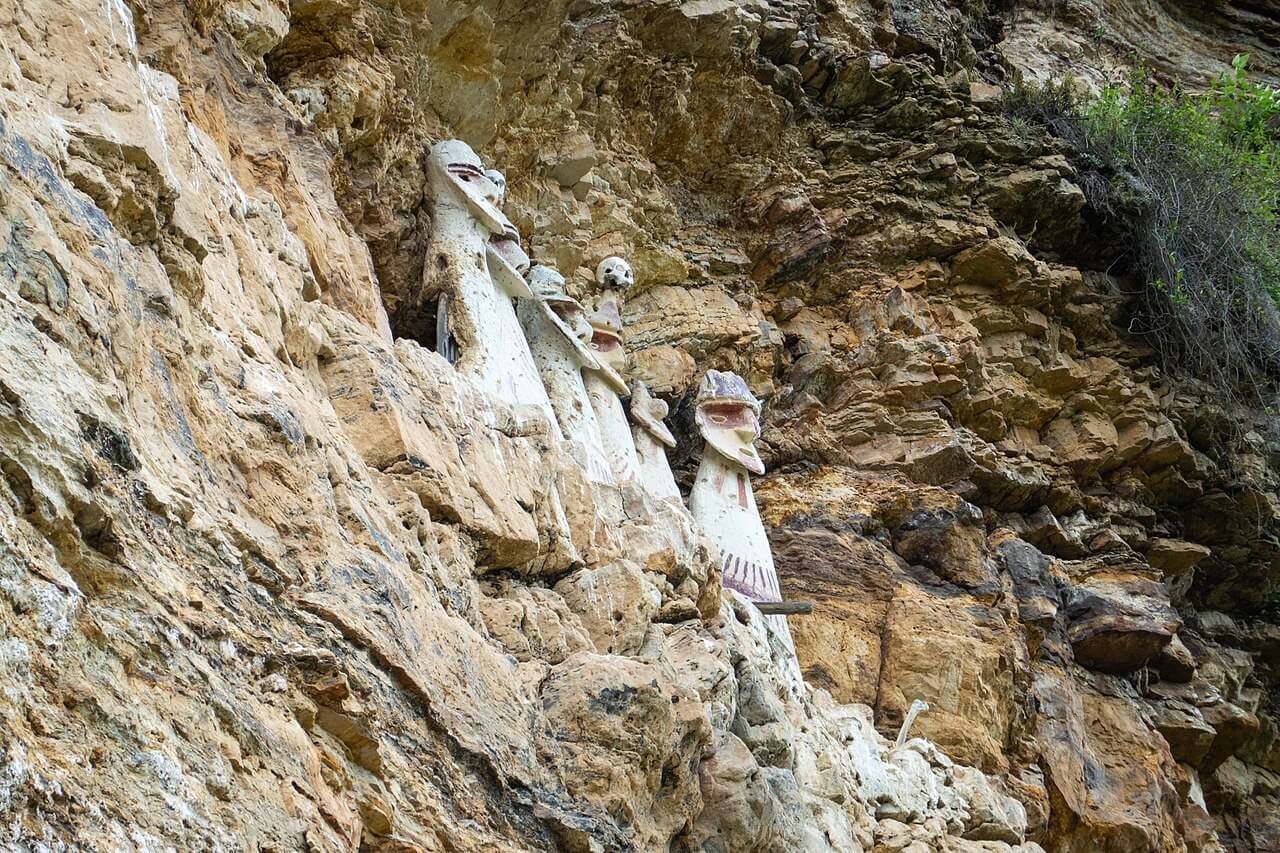 Karajia, Sarcophagi of Carajia, ancient wise men