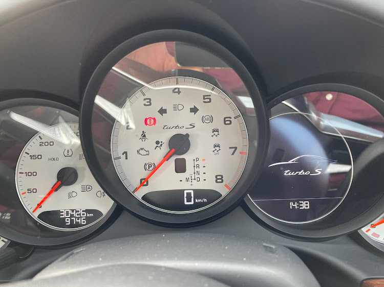 ウエシン737さんが投稿したポルシェ911ターボS・公道を走るレーシングカー・バケモノ・ポルシェ好き・変態車に関するカスタム事例の投稿画像3枚目