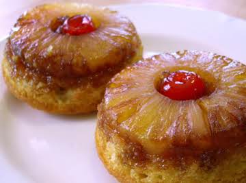 PINEAPPLE UPSIDE DOWN CUPCAKES