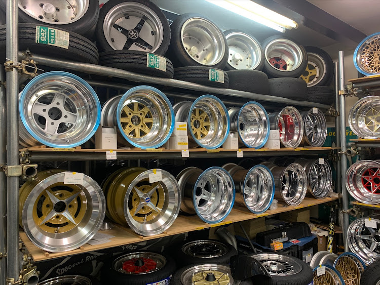 フェアレディZのL型メカチューン・ワークス12J・レーシングタイヤ・14インチ以外興味無し・車好き女子と繋がりたいに関するカスタム事例の投稿画像2枚目