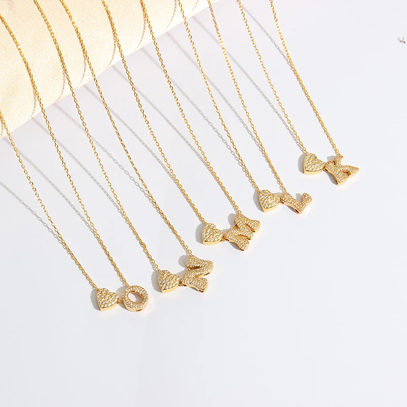 Colar de coração com letras micro cravejadas, banhado a ouro real, joia fashion, presente ideal para expressar amor e carinho.