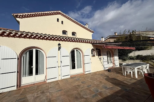 Maison avec piscine et terrasse 2