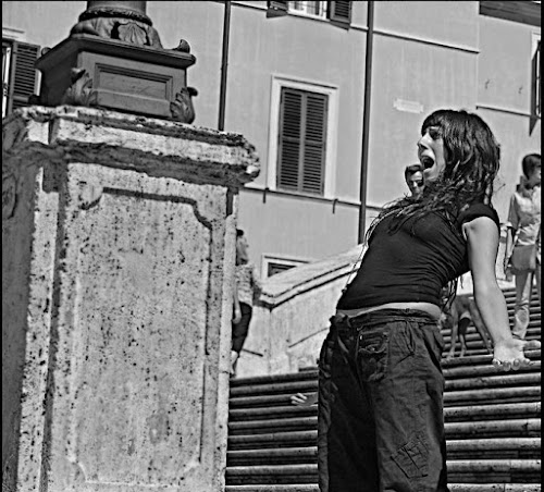 Canto popolare a Piazza di Spagna di Luana Pacìa