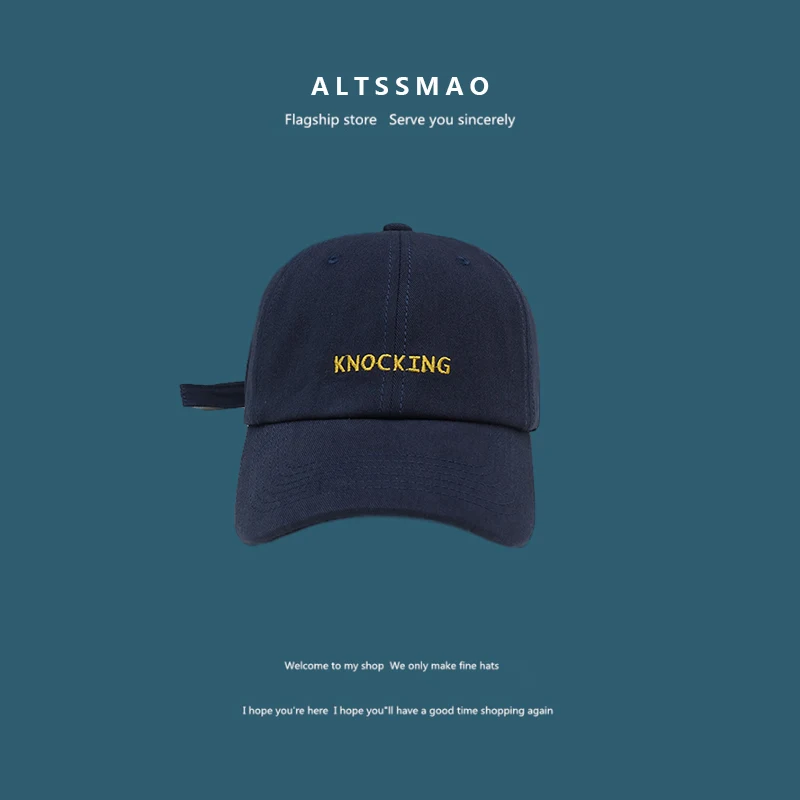 Casquette de baseball avec visière solaire et petites lettres affichant un visage. Protection solaire et style décontracté quotidien.