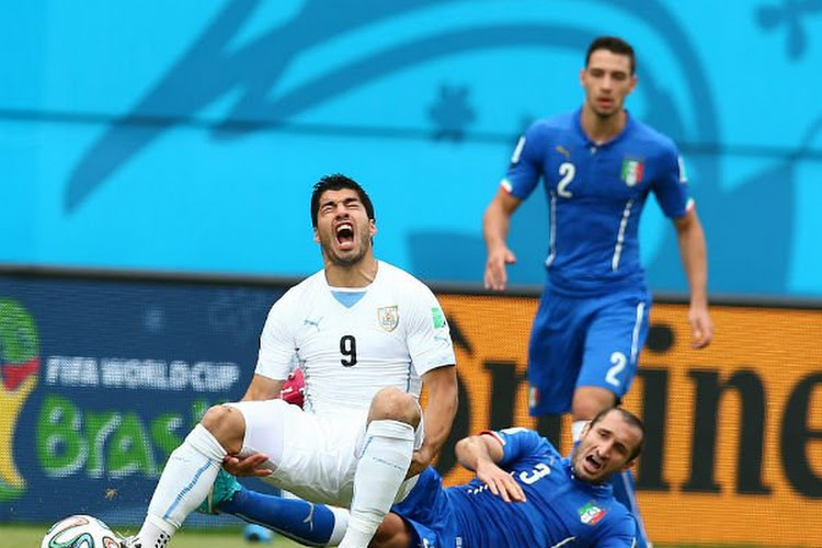 Twitter verheugt zich op weerzien tussen Chiellini en bijtgrage Suarez