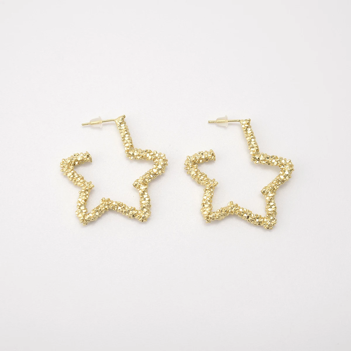 Title 5, Pendientes de uñas con gorro de color dorado co...