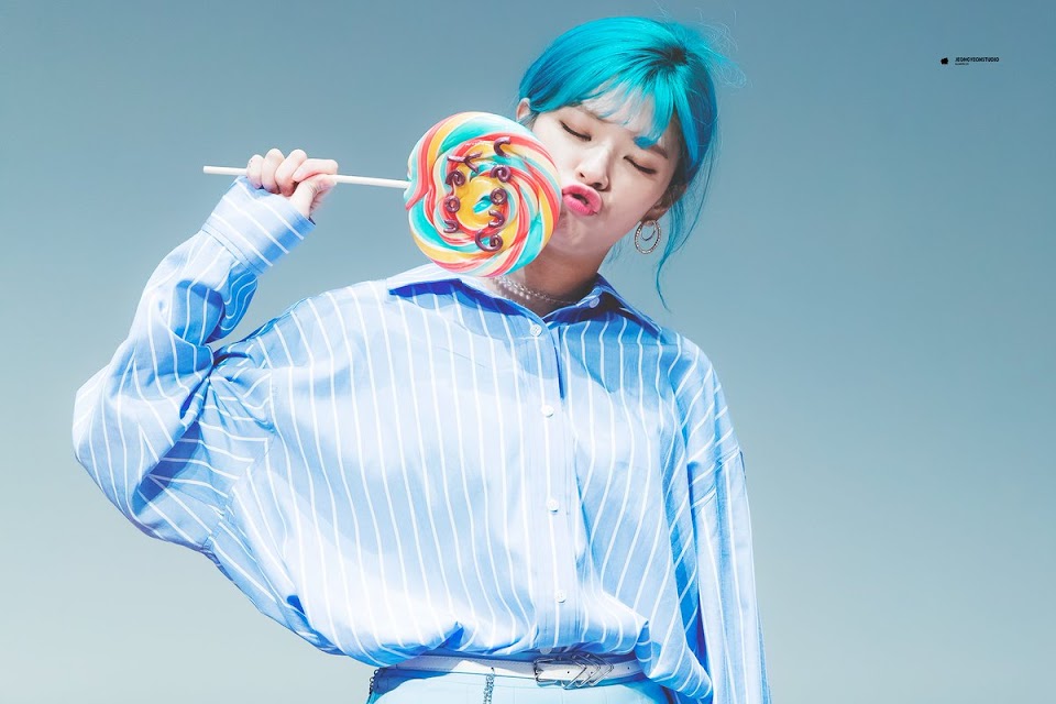 Jeongyeon's Blue Hair and Short Hair Combo - wide 6