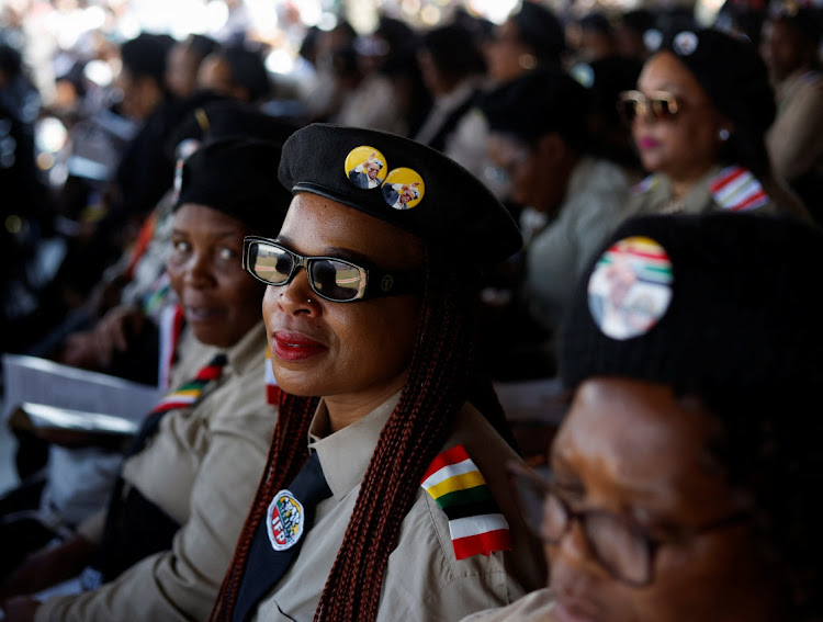 Sweltering heat did not deter mourners from attending the funeral of Prince Mangosuthu Buthelezi.