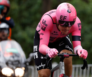 🎥 Tour Down Under-leider Abertio Bettiol krijgt krampen en bekogelt woedend fotograaf met bidon