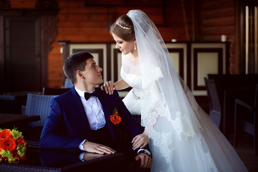 Fotógrafo de casamento Olesya Shapovalova (lesyashapovalova). Foto de 12 de fevereiro 2016