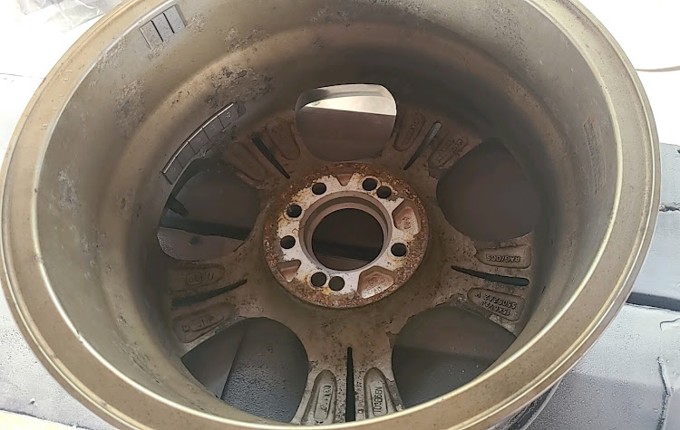 bBのbB・DIY・塗装DIY・塗装修理・ホイールキレイキレイに関するカスタム事例の投稿画像1枚目