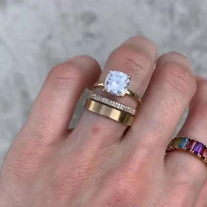 Title 3, Vintage Matte Ring met Distressed Textuur. Een ...