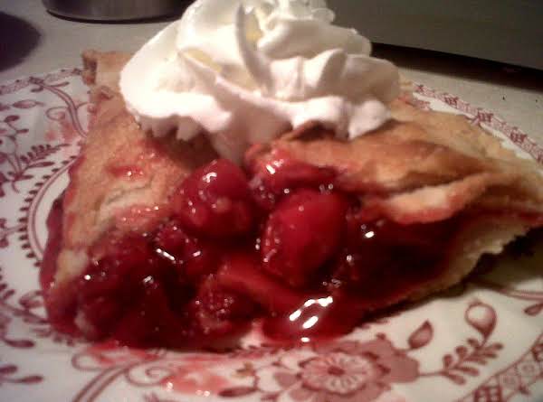 Quick & Easy Cherry Cranberry Pie_image