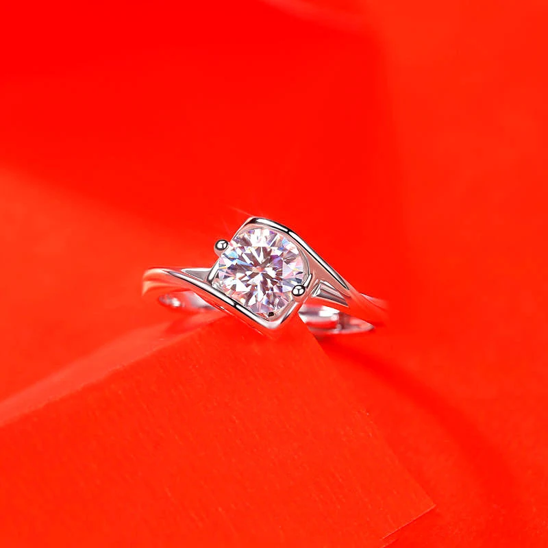 Damesring met imitatie moissaniet diamant. Schitterende ring voor vrouwen, perfect als cadeau of voor dagelijks gebruik.