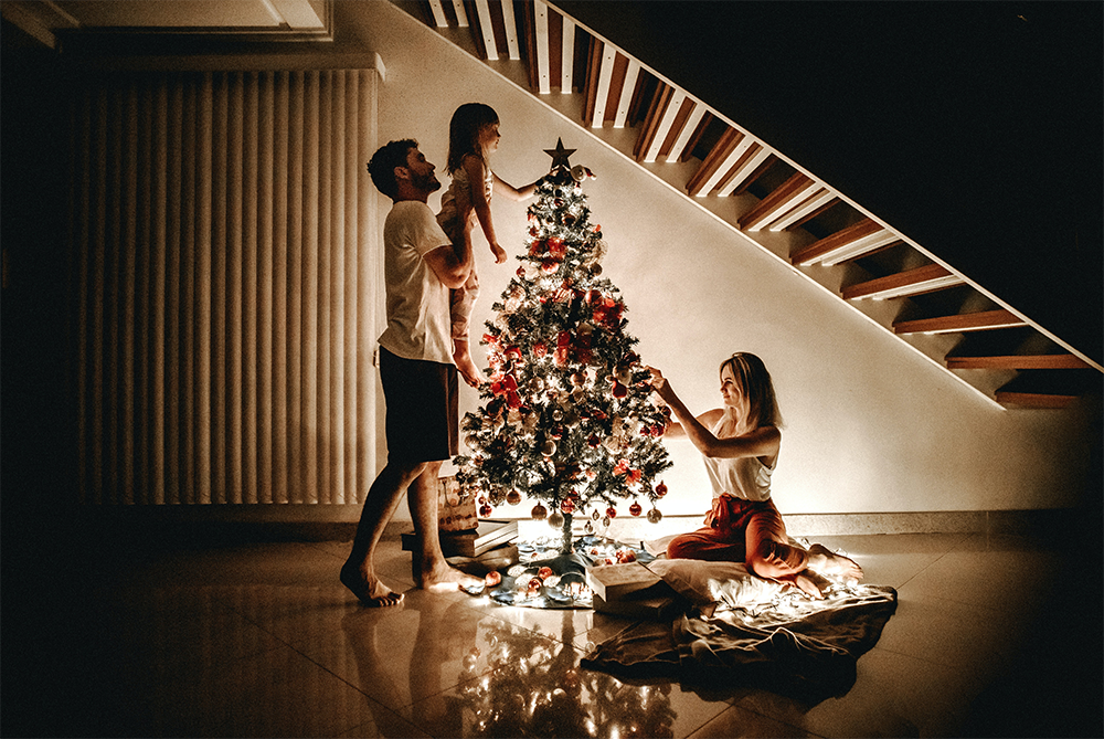 Enfim, árvore montada..  Decorações natalinas, Casa natal, Natal