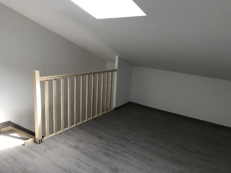 Location  duplex 3 pièces 53.5 m² à Saint-Paulet-de-Caisson (30130), 595 €