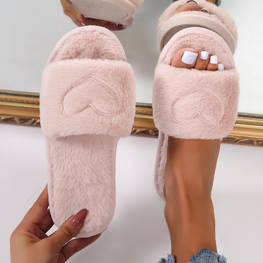 Title 4, Ladies Flat-bottom Solid Color Warm Fur Slipper...