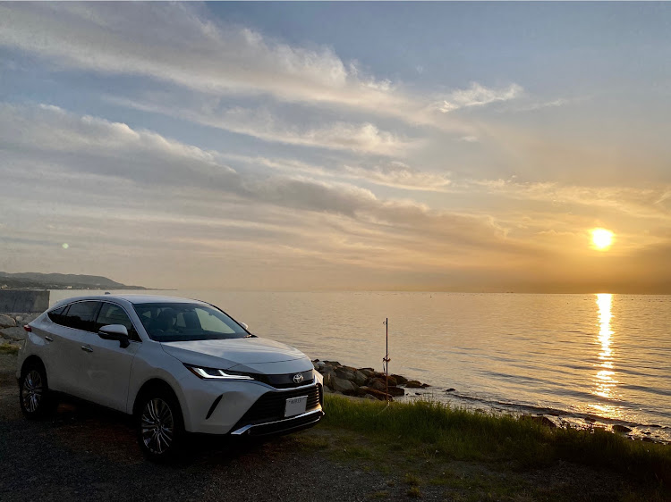 ハリアーのハリアー・夕日と愛車・夕日とコラボ・夕日に関するカスタム事例の投稿画像1枚目