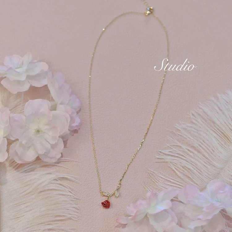 Franse retro roze wijnrode zirkoonketting voor dames. Verfijnde elegantie en gratie, perfect om je stijl te verfraaien en te accentueren.