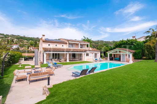 Villa avec piscine et jardin 2