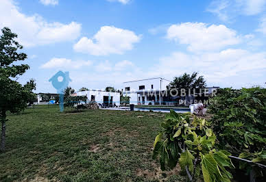 House with pool and terrace 10