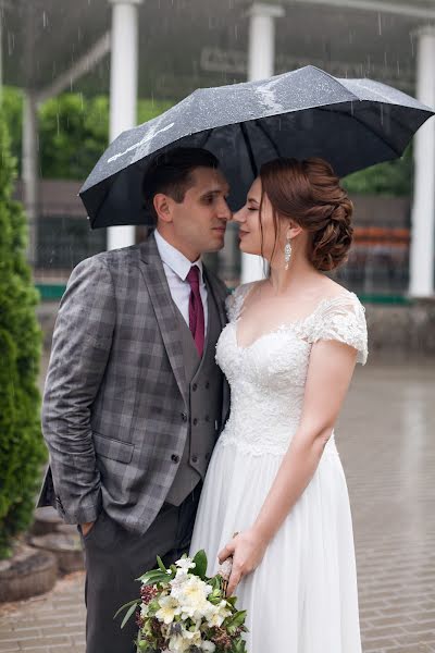 Wedding photographer Olesya Gulyaeva (fotobelk). Photo of 15 September 2019