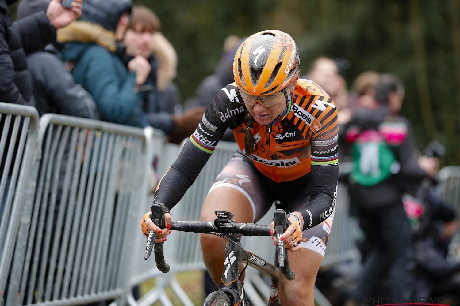 Chantal Blaak rondt indrukwekkende solo af en wint voor derde keer 'GP ...