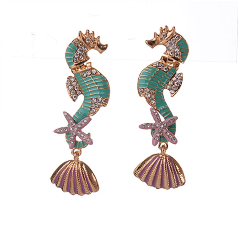 Clous d'oreilles femme en alliage coloré, cool et élégant. Parfaits pour ajouter une touche de couleur et de style à votre look quotidien. Un accessoire indispensable.