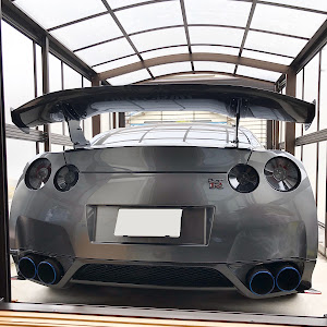 NISSAN GT-R