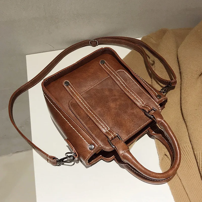 Bolso retro pequeño para mujer, estilo nuevo de otoño/invierno. Perfecto para llevar tus esenciales diarios con elegancia y encanto.