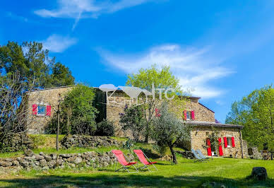 Propriété avec piscine et jardin 3