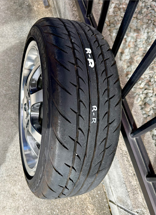アルトワークスのタイヤ交換・純正品が一番に関するカスタム事例の投稿画像2枚目