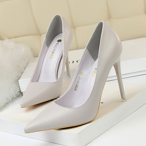 Title 3, Shallow pointed sexy shoes for a confident look...
