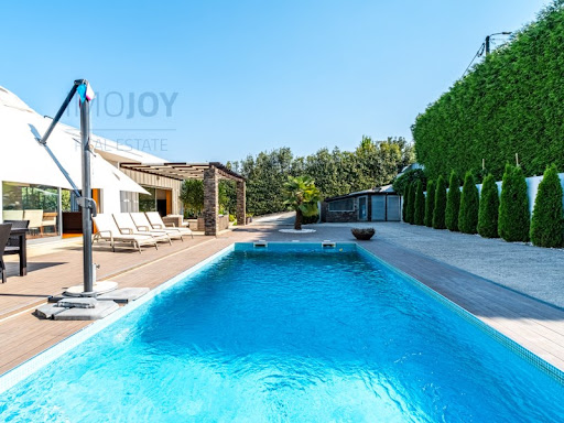 Maison avec piscine 1