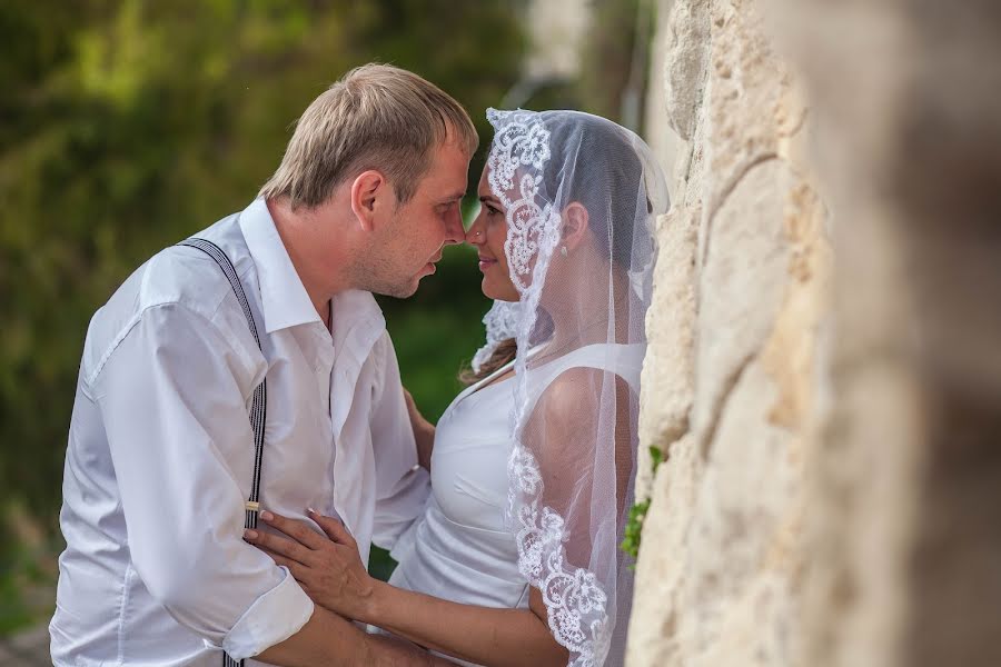 Fotógrafo de casamento Darya Gridneva (fotogrid). Foto de 2 de abril 2019