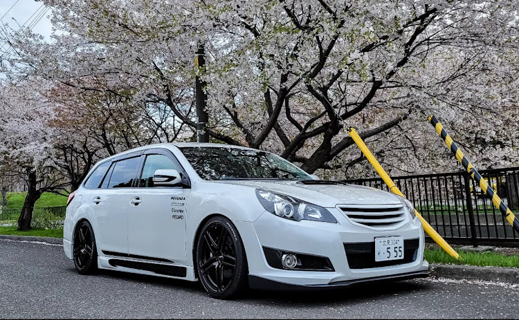 レガシィツーリングワゴンの仲良し夫婦・桜満開🌸・2日からお休み・ゴールデンウィーク・いつも、いいね！有り難う御座います🙇に関するカスタム事例の投稿画像1枚目