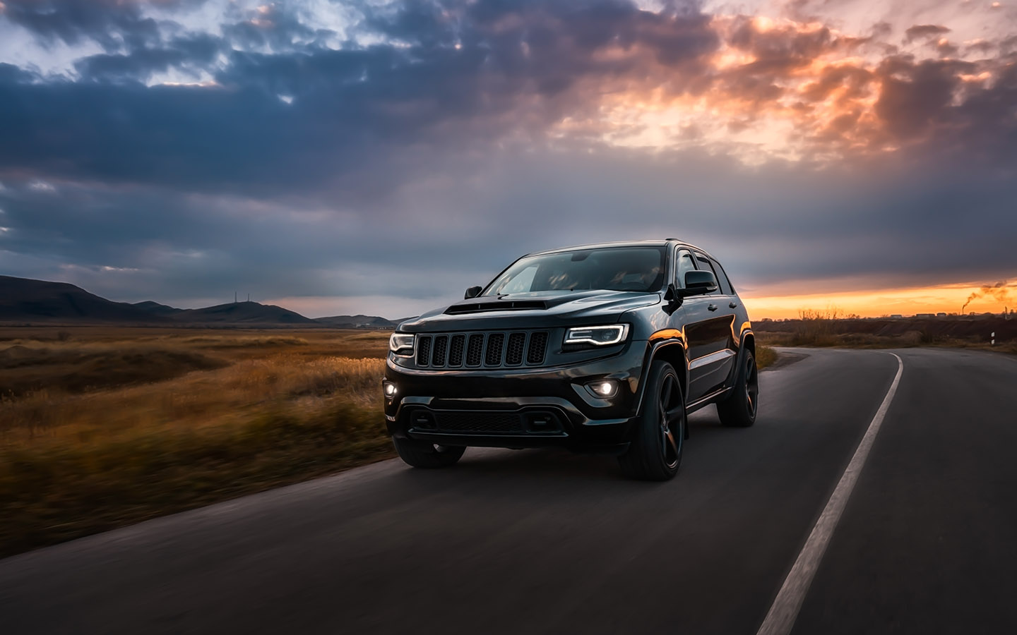 Jeep grand cherokee is a famous model by the brand