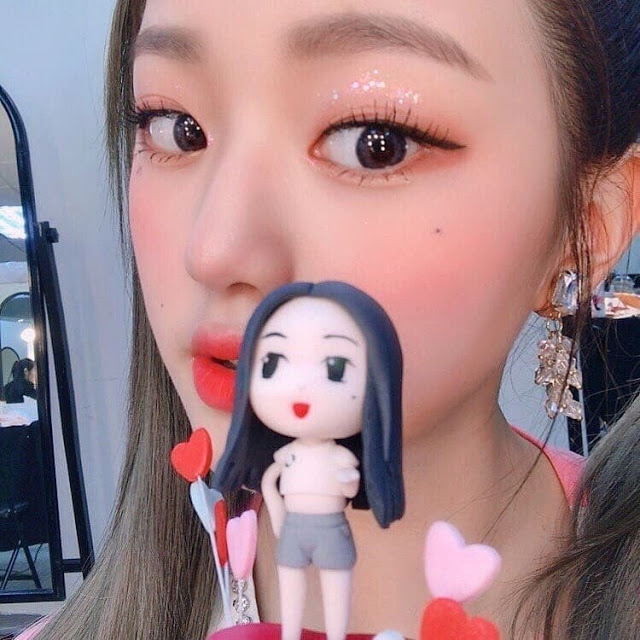 IZ*ONE's Jang Wonyoung Posted Selfies Of Her In Pig Tails 