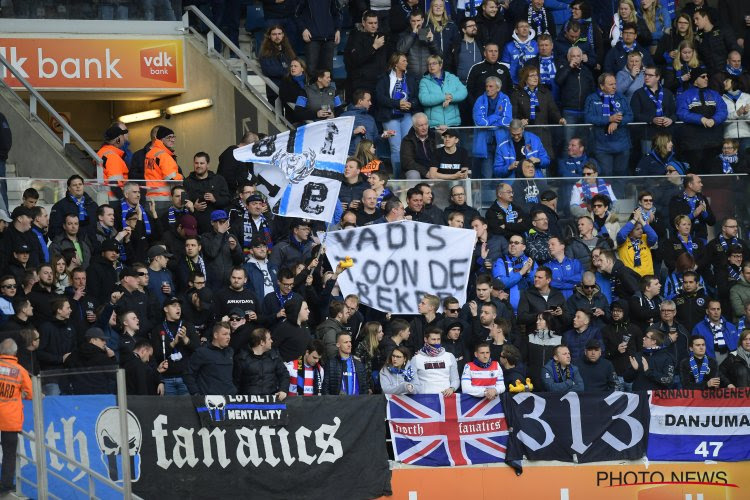 📷 Supporters Gent hebben duidelijke boodschap voor hun spelers, die van Brugge jénnen: "Vadis, toon die Beker!"