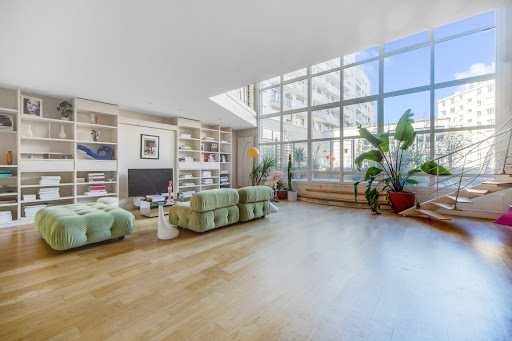 Bright living room with large bay window - Prestige property for sale in Paris 19ème, 3 rooms, 2 bedrooms
