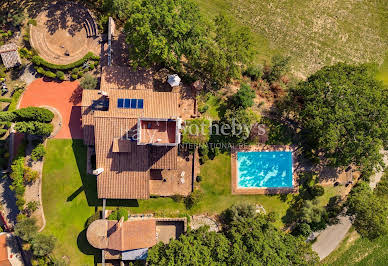 Villa with pool and garden 2