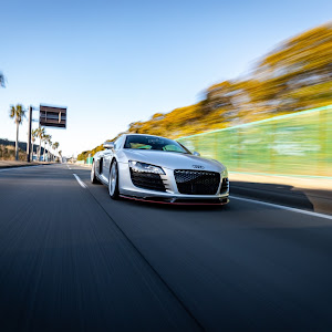 R8 クーペ 4.2FSIクワトロ