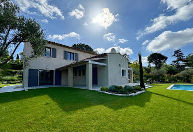 Maison avec piscine et terrasse 1