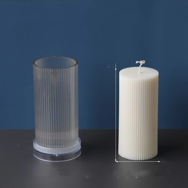 Moule à bougie cylindrique en acrylique à rayures verticales. Créez des bougies uniques et élégantes grâce à ce moule réutilisable et durable.
