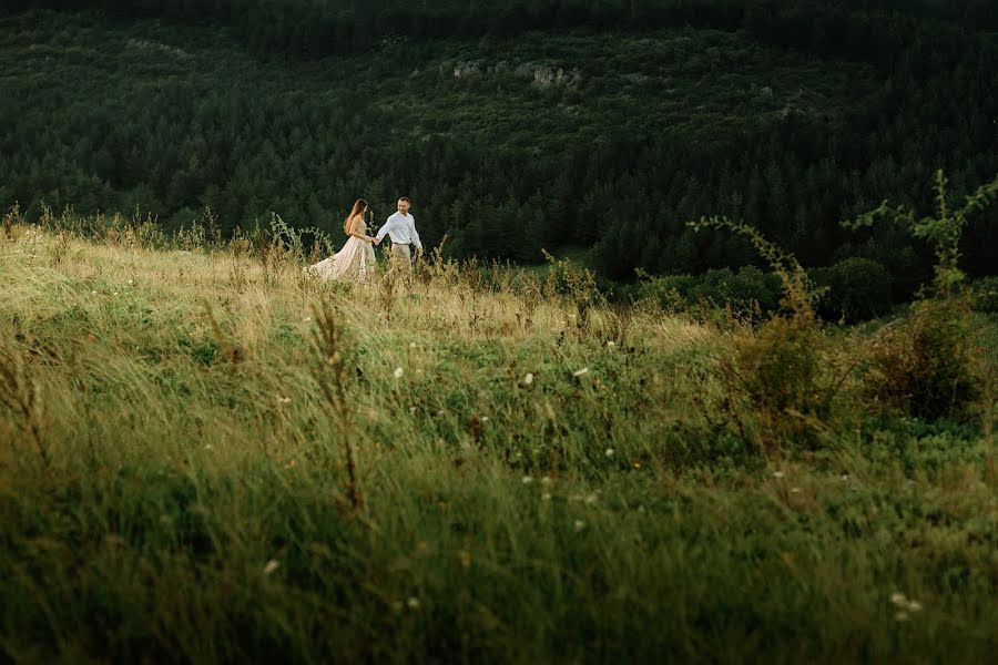 Fotógrafo de casamento Denis Efimenko (degalier). Foto de 2 de abril 2019