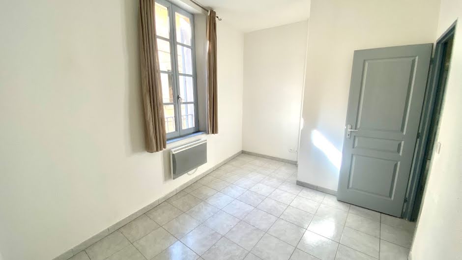 Location  appartement 3 pièces 63 m² à Arles (13200), 770 €