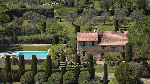 Villa avec piscine 2