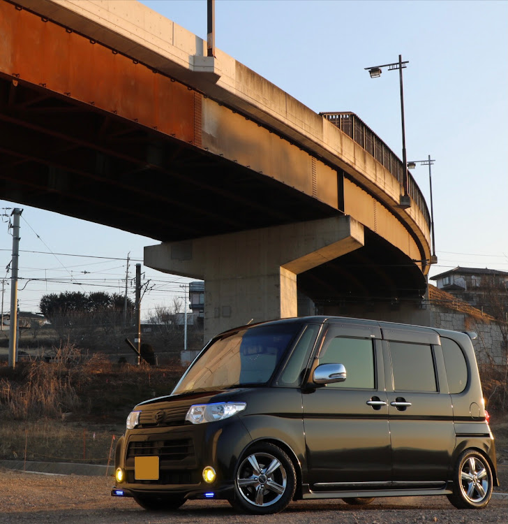タントカスタムの風景と愛車・高架下・エフシーエル・fcl・朝日を浴びて✨に関するカスタム事例の投稿画像1枚目